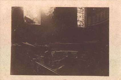 Interieur eglise bombardee